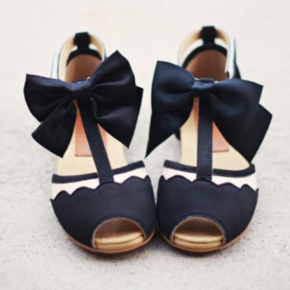 Joyfolie Size 10 Black and Cream Shoes - Picture 2 of 2